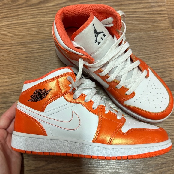Nike Jordan 1 mid “Metallic Orange” - Picture 1 of 6